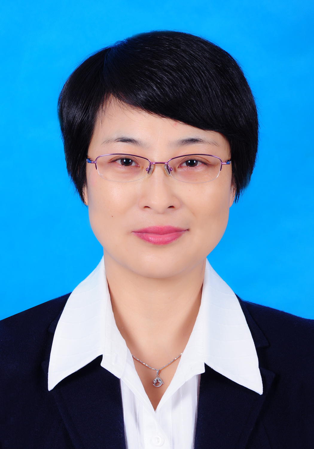 ���κ���