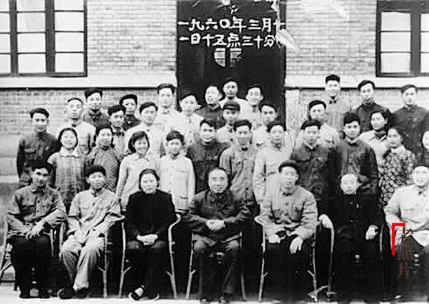 朱德与南部县委干部合???png